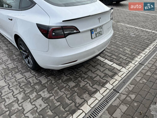 Білий Тесла Модель 3, об'ємом двигуна 0 л та пробігом 41 тис. км за 22500 $, фото 5 на Automoto.ua