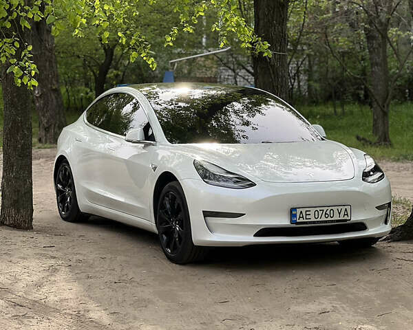 Білий Тесла Модель 3, об'ємом двигуна 0 л та пробігом 128 тис. км за 19500 $, фото 26 на Automoto.ua