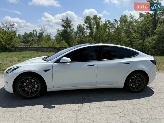 Тесла Модель 3 2020 у Кременчуге на Automoto.ua Білий Тесла Модель 3, об'ємом двигуна 0 л та пробігом 80 тис. км за 18000 $, фото 1 на Automoto.ua