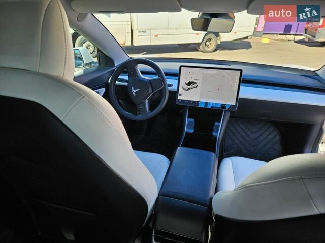 Белый Тесла Модель 3, объемом двигателя 0 л и пробегом 77 тыс. км за 20500 $, фото 9 на Automoto.ua