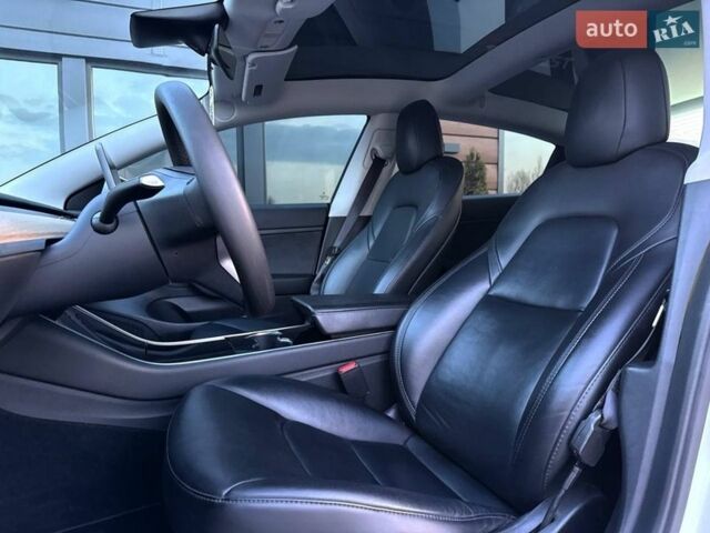 Белый Тесла Модель 3, объемом двигателя 0 л и пробегом 84 тыс. км за 15500 $, фото 23 на Automoto.ua