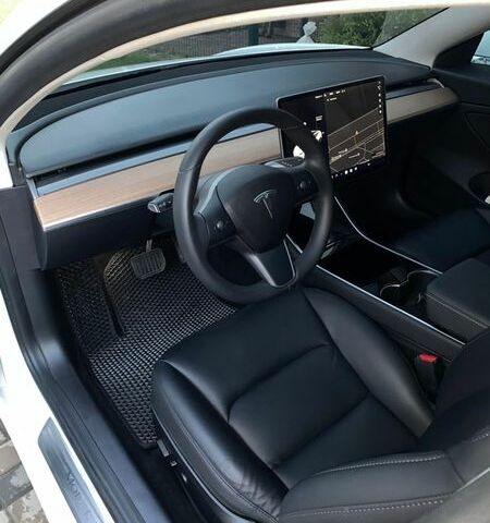 Белый Тесла Модель 3, объемом двигателя 0 л и пробегом 58 тыс. км за 28000 $, фото 3 на Automoto.ua