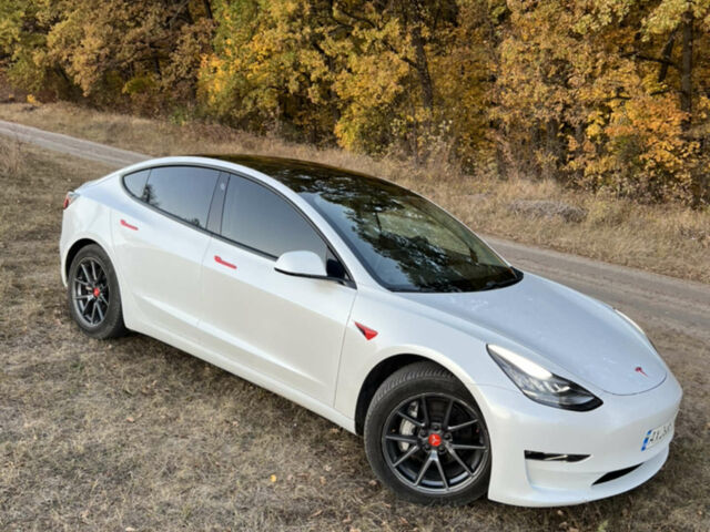 Білий Тесла Модель 3, об'ємом двигуна 0 л та пробігом 106 тис. км за 17500 $, фото 3 на Automoto.ua