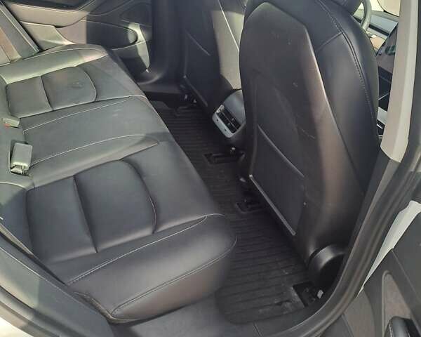 Білий Тесла Модель 3, об'ємом двигуна 0 л та пробігом 81 тис. км за 16500 $, фото 21 на Automoto.ua