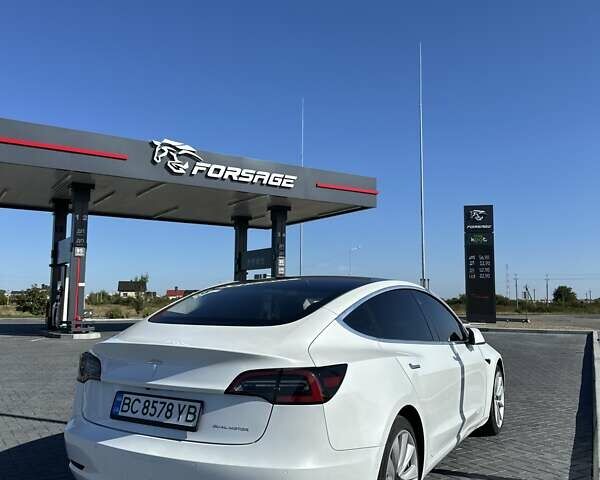 Белый Тесла Модель 3, объемом двигателя 0 л и пробегом 58 тыс. км за 18500 $, фото 5 на Automoto.ua