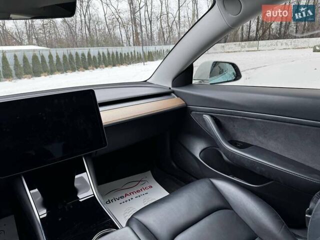 Белый Тесла Модель 3, объемом двигателя 0 л и пробегом 118 тыс. км за 15800 $, фото 14 на Automoto.ua