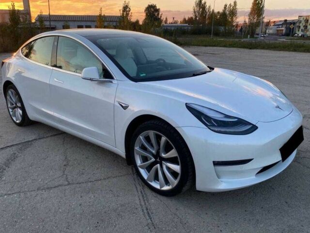Белый Тесла Модель 3, объемом двигателя 0 л и пробегом 90 тыс. км за 12100 $, фото 2 на Automoto.ua