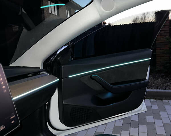 Белый Тесла Модель 3, объемом двигателя 0 л и пробегом 76 тыс. км за 19500 $, фото 10 на Automoto.ua