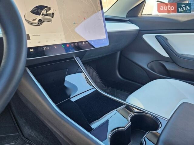 Белый Тесла Модель 3, объемом двигателя 0 л и пробегом 77 тыс. км за 20500 $, фото 10 на Automoto.ua