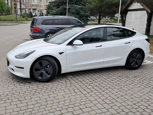 Белый Тесла Модель 3, объемом двигателя 0 л и пробегом 105 тыс. км за 20300 $, фото 4 на Automoto.ua