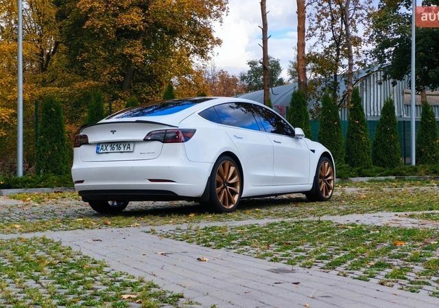 Білий Тесла Модель 3, об'ємом двигуна 0 л та пробігом 58 тис. км за 18800 $, фото 6 на Automoto.ua