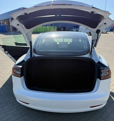 Белый Тесла Модель 3, объемом двигателя 0 л и пробегом 166 тыс. км за 19500 $, фото 19 на Automoto.ua