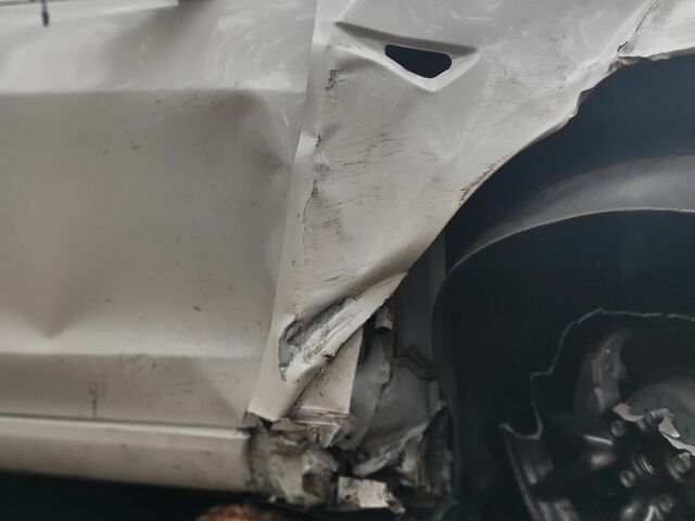 Білий Тесла Модель 3, об'ємом двигуна 0 л та пробігом 67 тис. км за 9500 $, фото 7 на Automoto.ua