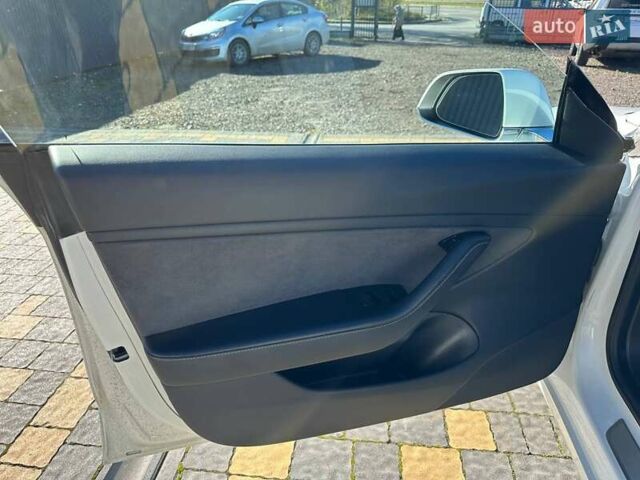 Белый Тесла Модель 3, объемом двигателя 0 л и пробегом 108 тыс. км за 17950 $, фото 14 на Automoto.ua