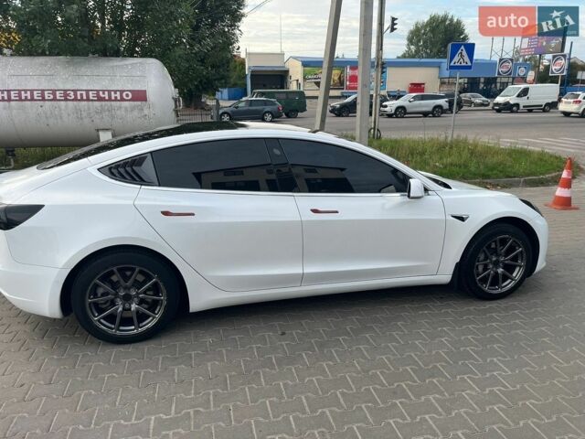 Білий Тесла Модель 3, об'ємом двигуна 0 л та пробігом 59 тис. км за 17500 $, фото 6 на Automoto.ua