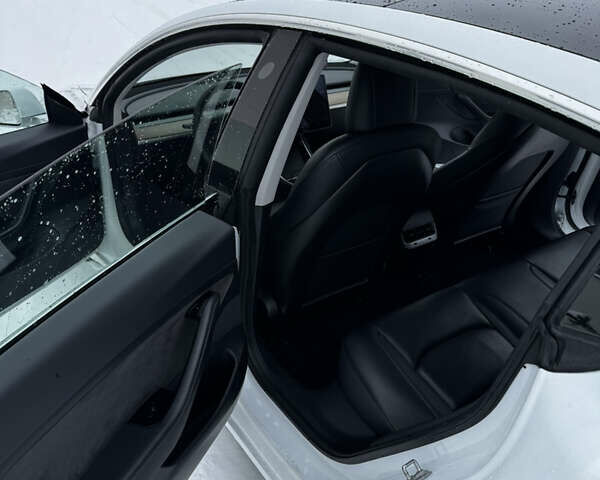 Білий Тесла Модель 3, об'ємом двигуна 0 л та пробігом 147 тис. км за 15750 $, фото 8 на Automoto.ua