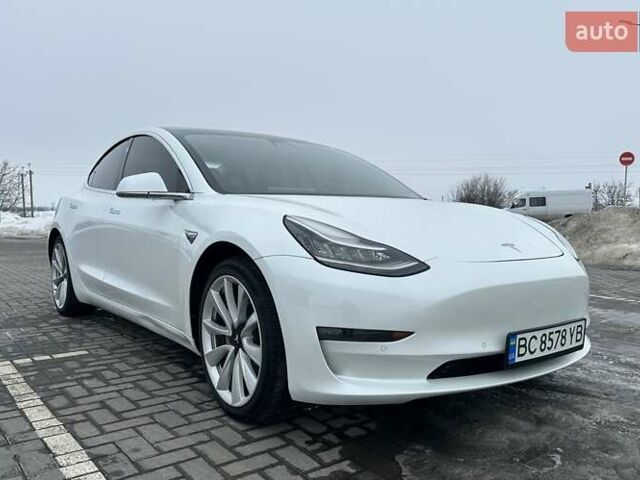 Белый Тесла Модель 3, объемом двигателя 0 л и пробегом 59 тыс. км за 16200 $, фото 5 на Automoto.ua
