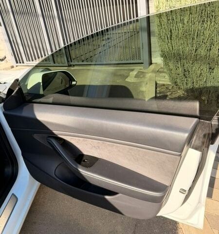 Белый Тесла Модель 3, объемом двигателя 0 л и пробегом 85 тыс. км за 16000 $, фото 26 на Automoto.ua