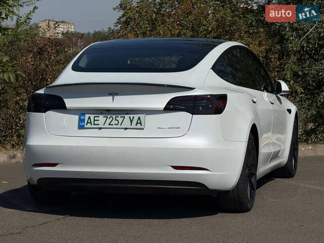 Білий Тесла Модель 3, об'ємом двигуна 0 л та пробігом 96 тис. км за 18800 $, фото 16 на Automoto.ua
