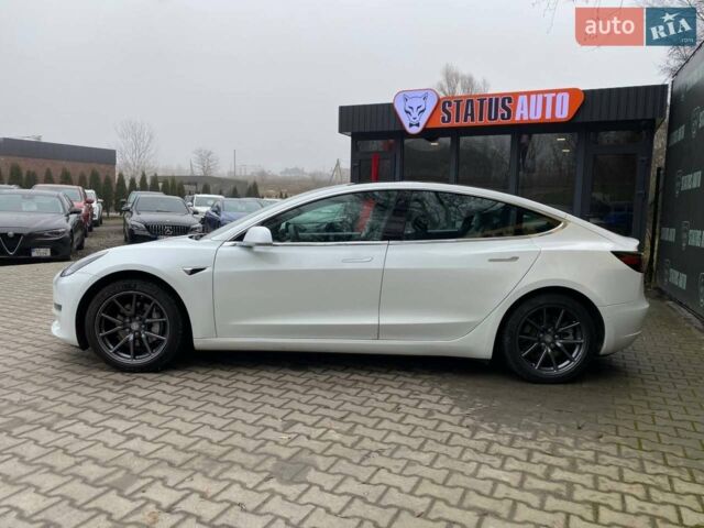 Белый Тесла Модель 3, объемом двигателя 0 л и пробегом 65 тыс. км за 18000 $, фото 4 на Automoto.ua