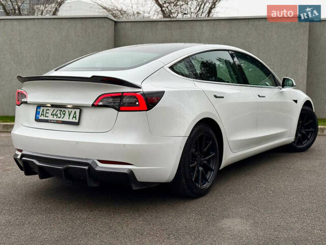 Белый Тесла Модель 3, объемом двигателя 0 л и пробегом 105 тыс. км за 14999 $, фото 3 на Automoto.ua