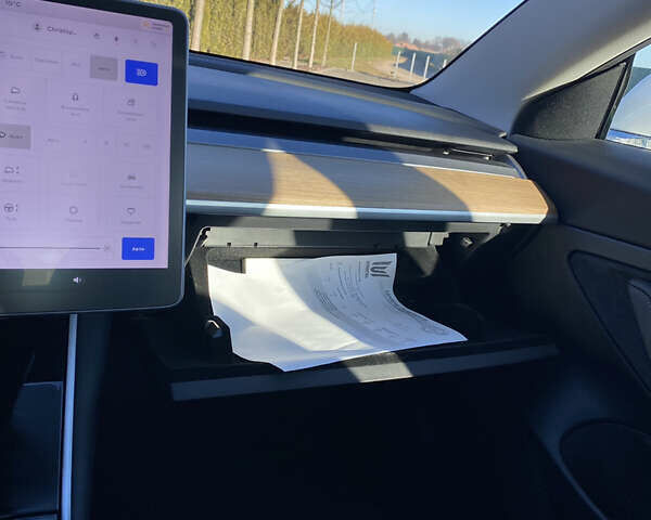 Білий Тесла Модель 3, об'ємом двигуна 0 л та пробігом 110 тис. км за 21830 $, фото 22 на Automoto.ua