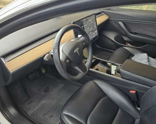 Белый Тесла Модель 3, объемом двигателя 0 л и пробегом 91 тыс. км за 17499 $, фото 30 на Automoto.ua