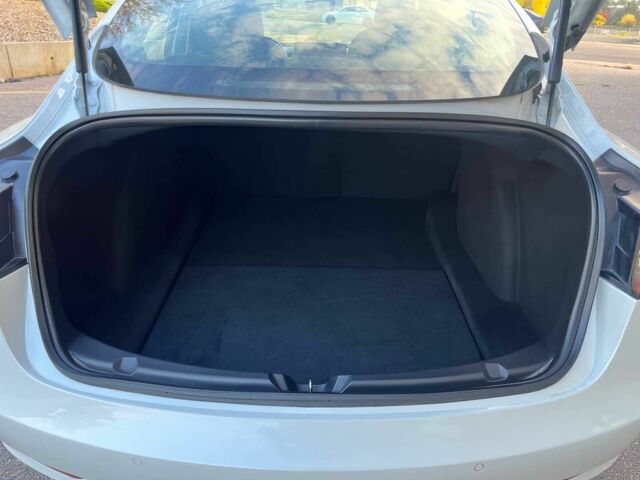 Білий Тесла Модель 3, об'ємом двигуна 0 л та пробігом 45 тис. км за 11300 $, фото 9 на Automoto.ua