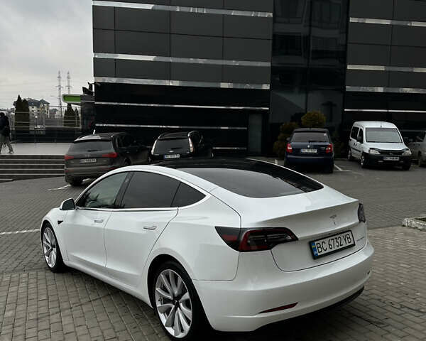 Білий Тесла Модель 3, об'ємом двигуна 0 л та пробігом 91 тис. км за 18500 $, фото 6 на Automoto.ua