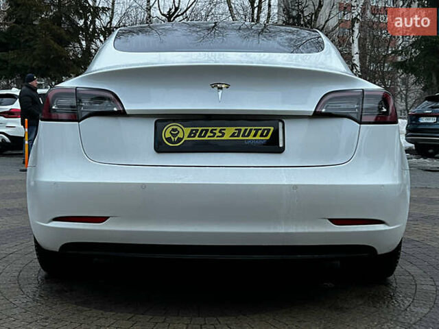 Белый Тесла Модель 3, объемом двигателя 0 л и пробегом 106 тыс. км за 19999 $, фото 5 на Automoto.ua