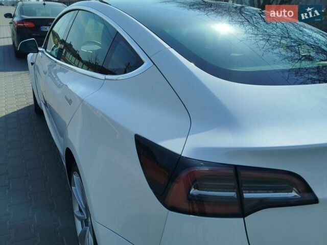 Белый Тесла Модель 3, объемом двигателя 0 л и пробегом 47 тыс. км за 18750 $, фото 10 на Automoto.ua