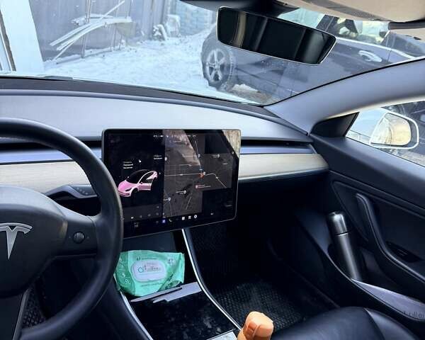 Білий Тесла Модель 3, об'ємом двигуна 0 л та пробігом 140 тис. км за 15000 $, фото 3 на Automoto.ua