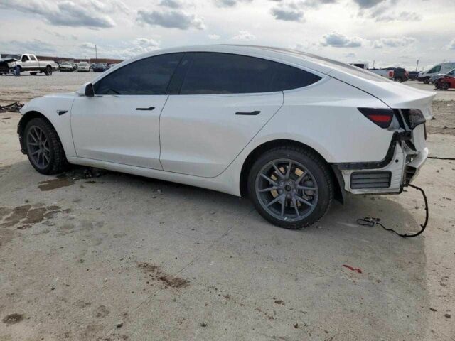 Белый Тесла Модель 3, объемом двигателя 0 л и пробегом 190 тыс. км за 9500 $, фото 2 на Automoto.ua