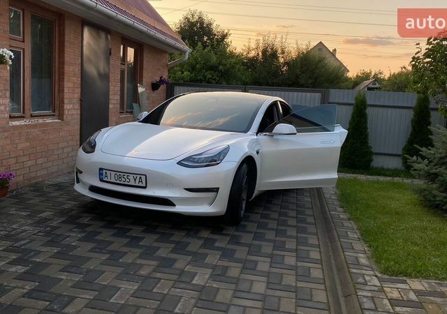 Белый Тесла Модель 3, объемом двигателя 0 л и пробегом 58 тыс. км за 28000 $, фото 5 на Automoto.ua