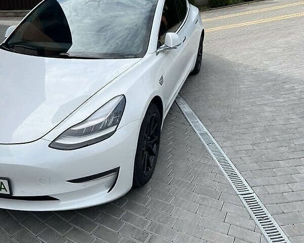 Білий Тесла Модель 3, об'ємом двигуна 0 л та пробігом 80 тис. км за 9800 $, фото 3 на Automoto.ua