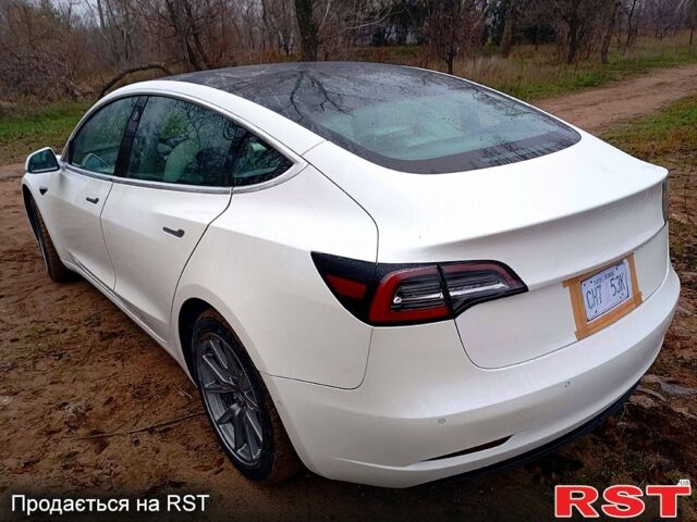 Белый Тесла Модель 3, объемом двигателя 75 л и пробегом 77 тыс. км за 16000 $, фото 5 на Automoto.ua