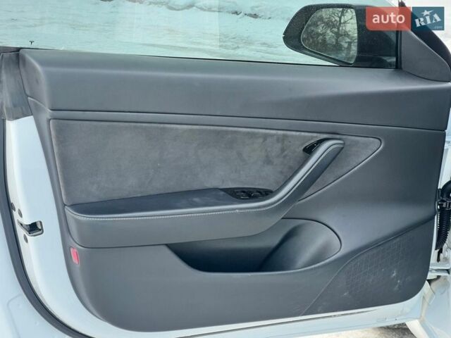 Белый Тесла Модель 3, объемом двигателя 0 л и пробегом 90 тыс. км за 18999 $, фото 26 на Automoto.ua