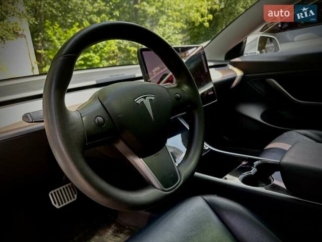 Тесла Модель 3 2020 в Киеве на Automoto.ua Белый Тесла Модель 3, объемом двигателя 0 л и пробегом 171 тыс. км за 19999 $, фото 10 на Automoto.ua