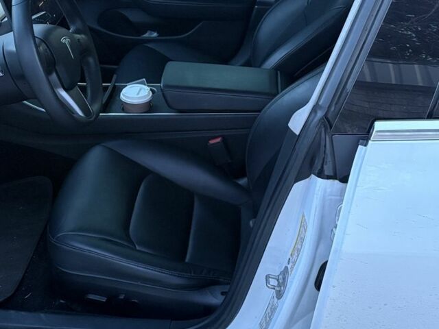 Белый Тесла Модель 3, объемом двигателя 0 л и пробегом 191 тыс. км за 18500 $, фото 5 на Automoto.ua