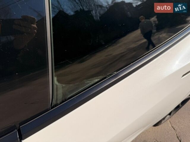 Белый Тесла Модель 3, объемом двигателя 0 л и пробегом 85 тыс. км за 16000 $, фото 19 на Automoto.ua