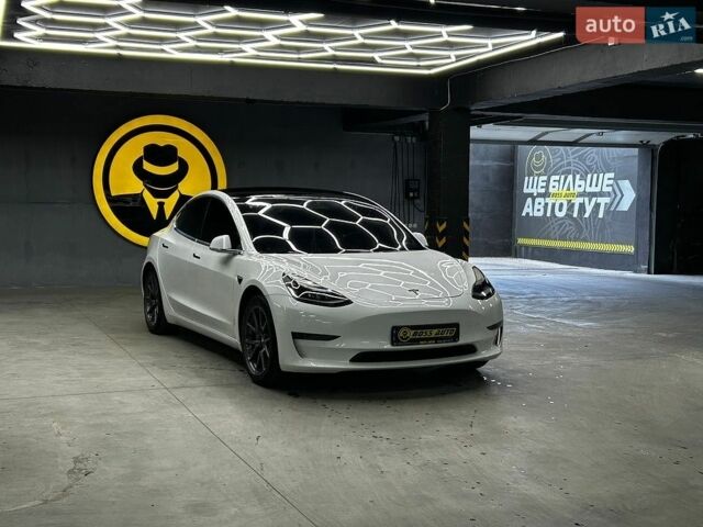 Білий Тесла Модель 3, об'ємом двигуна 0 л та пробігом 102 тис. км за 17900 $, фото 2 на Automoto.ua