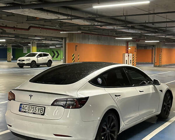 Білий Тесла Модель 3, об'ємом двигуна 0 л та пробігом 116 тис. км за 18500 $, фото 2 на Automoto.ua