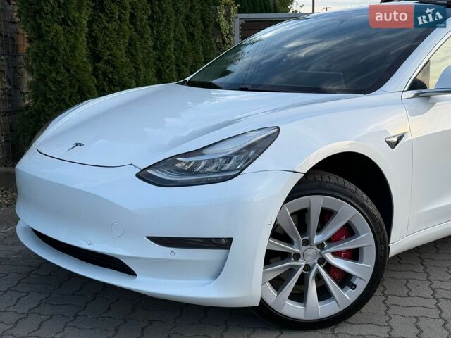Белый Тесла Модель 3, объемом двигателя 0 л и пробегом 120 тыс. км за 15199 $, фото 9 на Automoto.ua