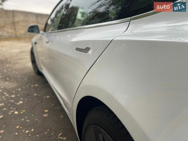 Белый Тесла Модель 3, объемом двигателя 0 л и пробегом 101 тыс. км за 14900 $, фото 17 на Automoto.ua