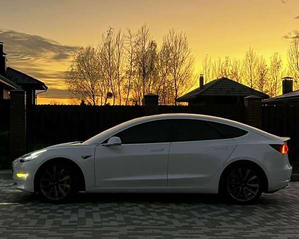 Белый Тесла Модель 3, объемом двигателя 0 л и пробегом 76 тыс. км за 19500 $, фото 4 на Automoto.ua