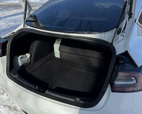 Білий Тесла Модель 3, об'ємом двигуна 0 л та пробігом 143 тис. км за 23000 $, фото 14 на Automoto.ua