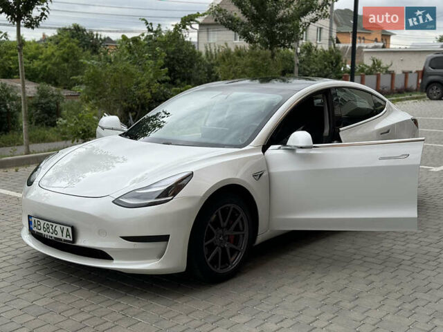 Белый Тесла Модель 3, объемом двигателя 0 л и пробегом 64 тыс. км за 17900 $, фото 20 на Automoto.ua