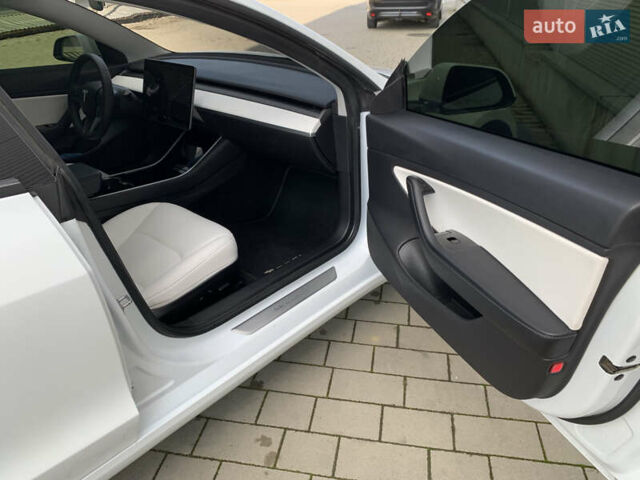 Тесла Модель 3 2020 у Івано-Франківську на Automoto.ua Білий Тесла Модель 3, об'ємом двигуна 0 л та пробігом 145 тис. км за 14850 $, фото 101 на Automoto.ua