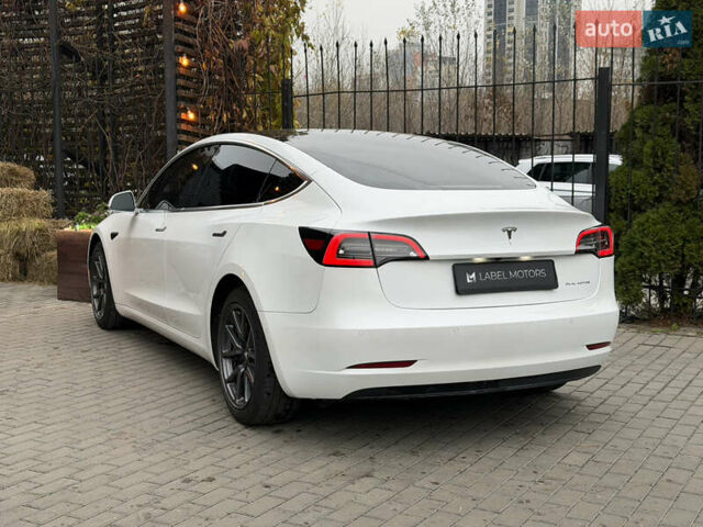 Білий Тесла Модель 3, об'ємом двигуна 0 л та пробігом 111 тис. км за 19900 $, фото 4 на Automoto.ua