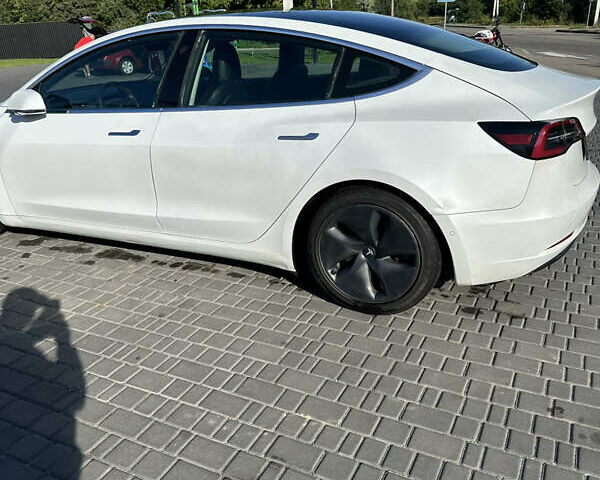 Білий Тесла Модель 3, об'ємом двигуна 0 л та пробігом 260 тис. км за 14500 $, фото 1 на Automoto.ua